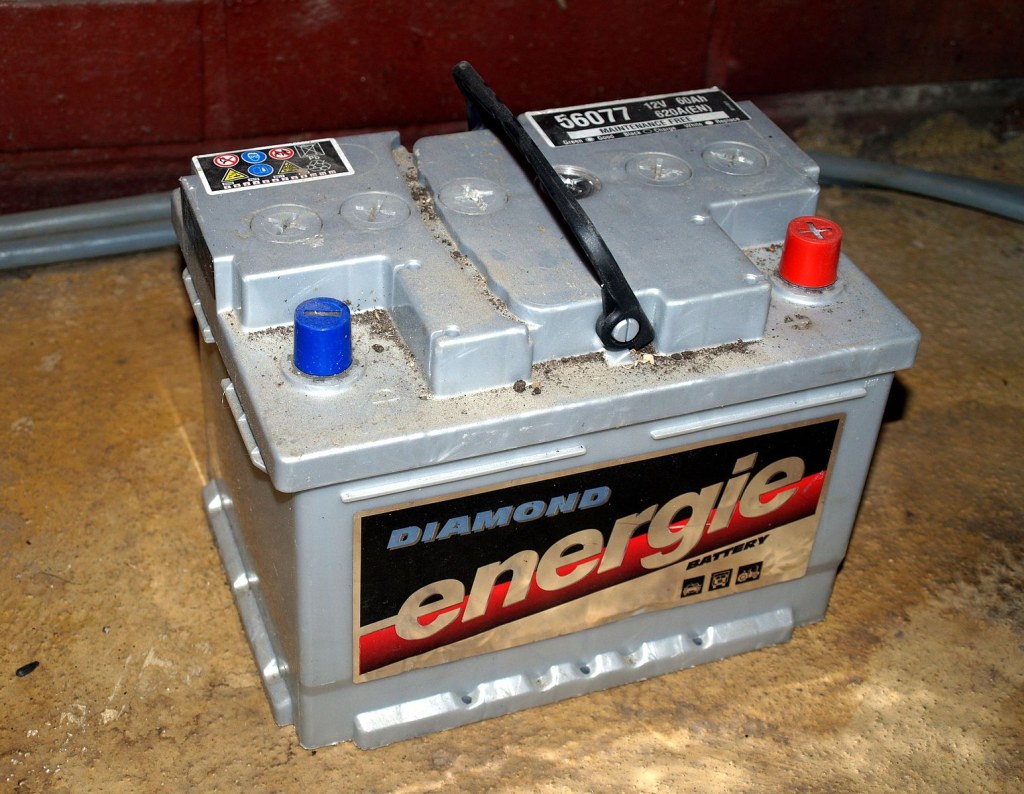 Picture of: Difference Between Car Battery and Marine Battery  Difference Between