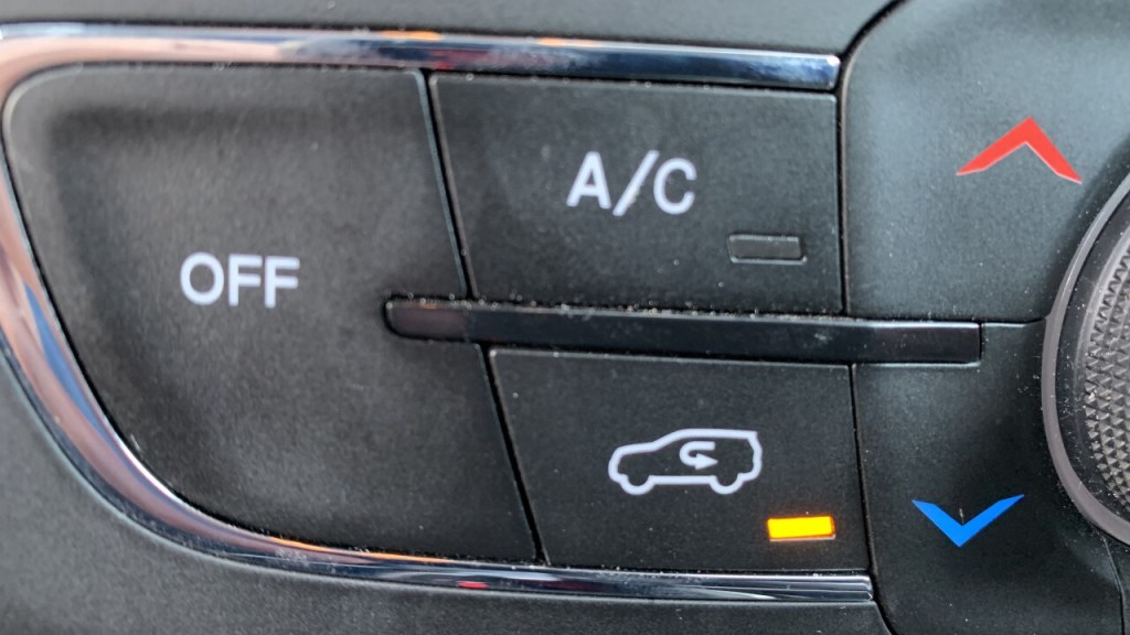 Picture of: Here’s what the air recirculation button in your car actually does